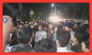 अलीगढ़ यूनिवर्सिटी में छात्रों ने इजराइल के विरोध में मार्च निकाला और फिलिस्तीन के समर्थन में धार्मिक नारे लगाए.