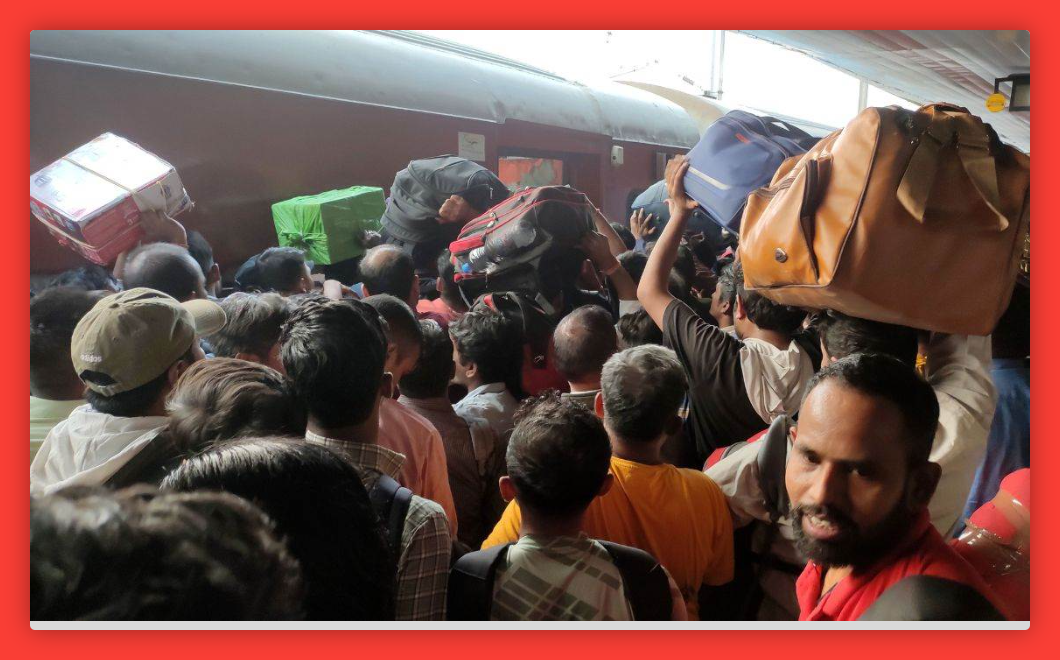 Delhi News: छठ के दिन घर जाने के लिए रेलवे स्टेशनों पर भीड़ उमड़ी और 18 नवंबर तक प्लेटफॉर्म टिकटों की बिक्री शुरू हो गई।
